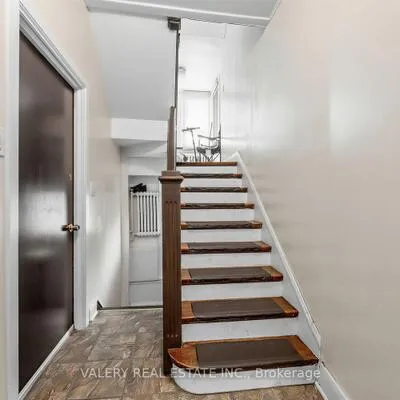 8,&nbsp;Thirty Third, Long Branch, Toronto