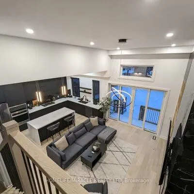 100,&nbsp;Macdonald, Mimico, Toronto