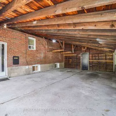 15,&nbsp;Delroy, Stonegate-Queensway, Toronto