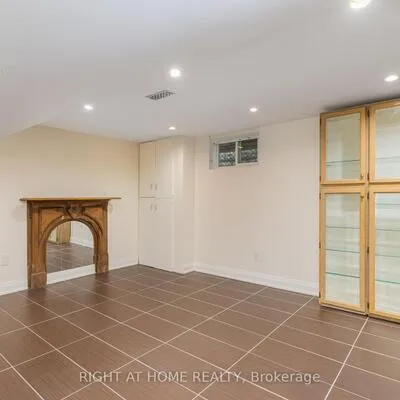 147,&nbsp;Ascot, Corso Italia-Davenport, Toronto