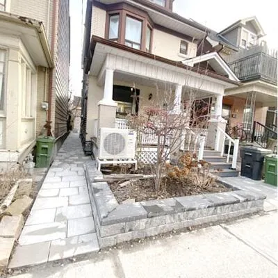 81,&nbsp;Hallam, Dovercourt-Wallace Emerson-Junction, Toronto