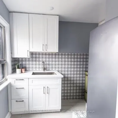 1010,&nbsp;Caledonia, Yorkdale-Glen Park, Toronto