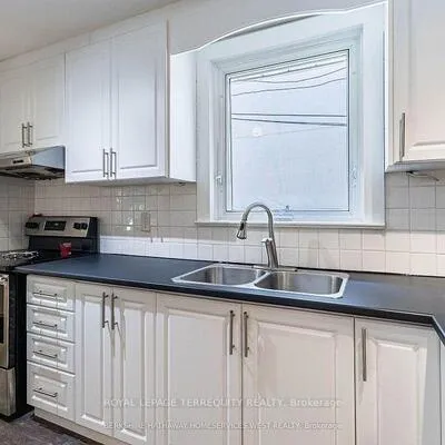 24,&nbsp;Elsfield, Stonegate-Queensway, Toronto