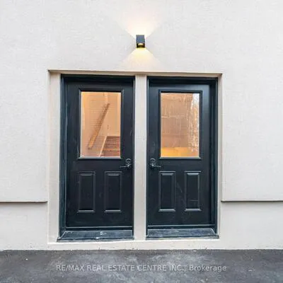 11,&nbsp;Bentley, Stonegate-Queensway, Toronto
