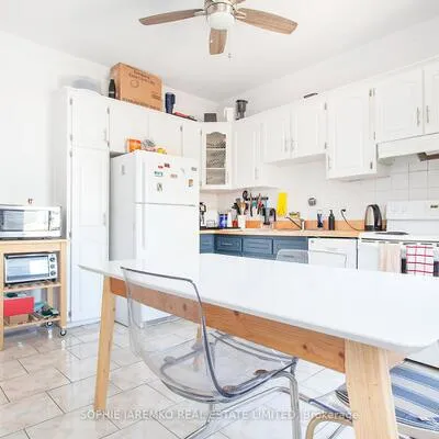 2102A,&nbsp;Dundas, Roncesvalles, Toronto