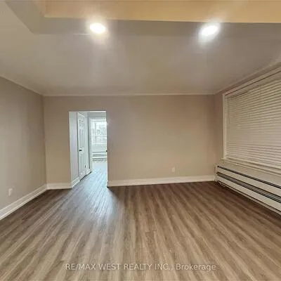 402,&nbsp;Royal York, Mimico, Toronto