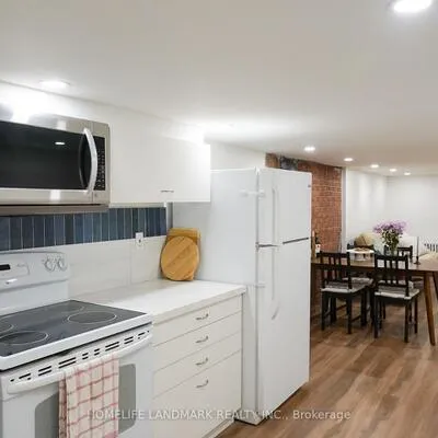 479,&nbsp;Whitmore, Briar Hill-Belgravia, Toronto