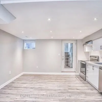 34,&nbsp;Kenneth, High Park North, Toronto