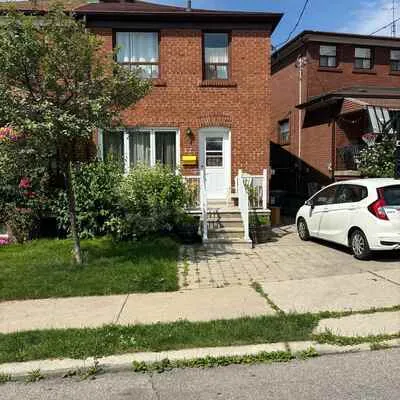 17,&nbsp;Holmesdale, Caledonia-Fairbank, Toronto