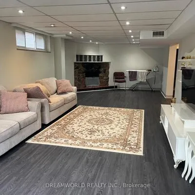 71,&nbsp;Keegan, York University Heights, Toronto