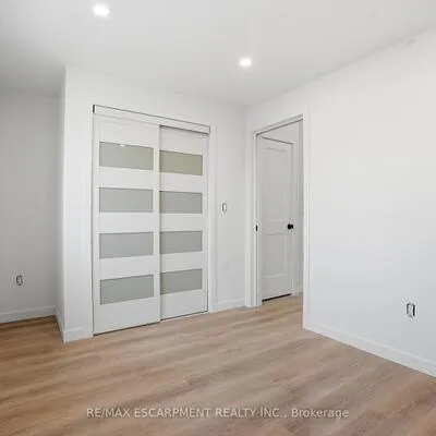 1049,&nbsp;Glencairn, Yorkdale-Glen Park, Toronto