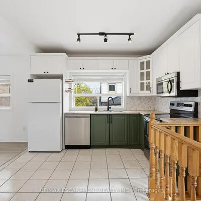 1049,&nbsp;Glencairn, Yorkdale-Glen Park, Toronto