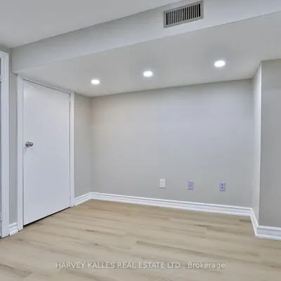1239,&nbsp;Jane, Mount Dennis, Toronto