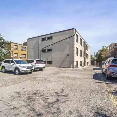 2637,&nbsp;Keele, Maple Leaf, Toronto