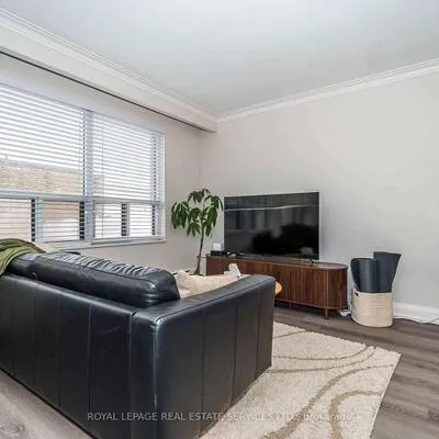 2637,&nbsp;Keele, Maple Leaf, Toronto