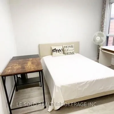 81,&nbsp;Hallam, Dovercourt-Wallace Emerson-Junction, Toronto