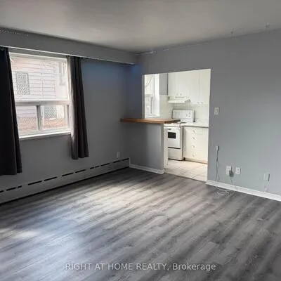 115,&nbsp;Eighth, New Toronto, Toronto