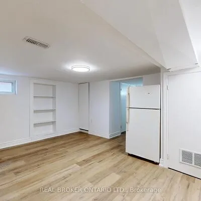 102,&nbsp;Bowie, Briar Hill-Belgravia, Toronto