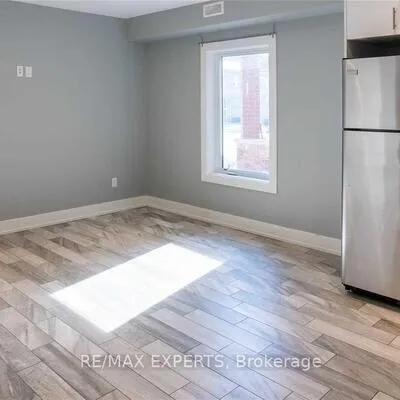 2,&nbsp;Hyde, Keelesdale-Eglinton West, Toronto