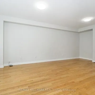 125,&nbsp;Viella, Junction Area, Toronto
