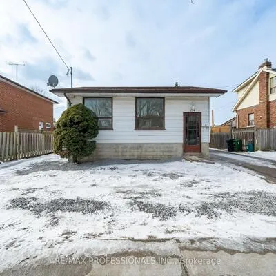 174,&nbsp;Thirtieth, Alderwood, Toronto