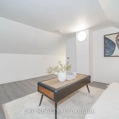 47,&nbsp;Greendale, Rockcliffe-Smythe, Toronto