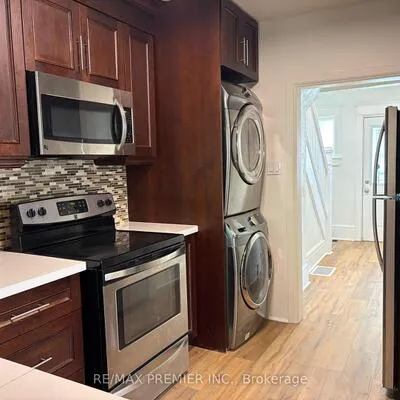 33,&nbsp;Royal York, Mimico, Toronto