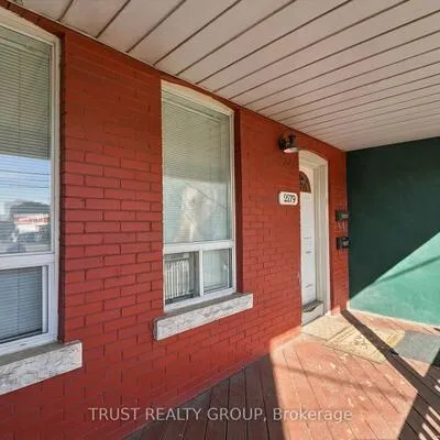 2279,&nbsp;Dundas, High Park-Swansea, Toronto