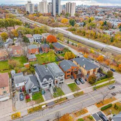 743,&nbsp;Glencairn, Englemount-Lawrence, Toronto