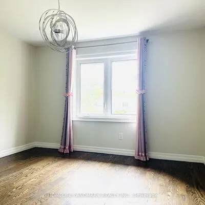 125,&nbsp;Bannatyne, St. Andrew-Windfields, Toronto