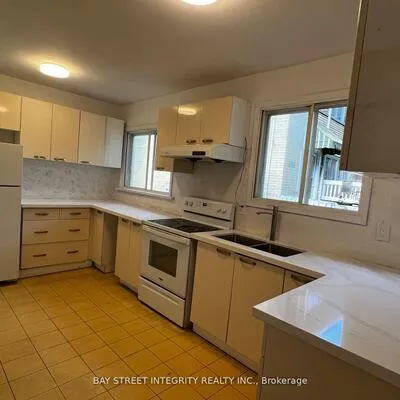 204,&nbsp;Greenfield, Willowdale East, Toronto