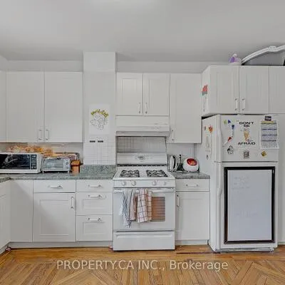 258,&nbsp;Brunswick, University, Toronto