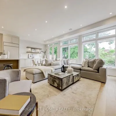 102,&nbsp;Parklea, Leaside, Toronto
