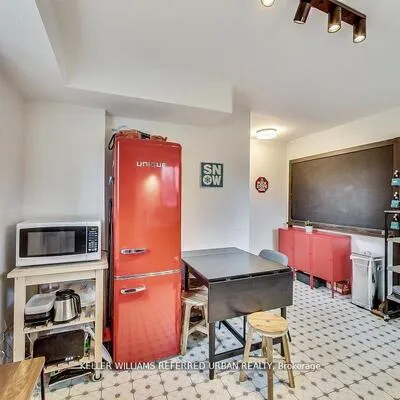 205,&nbsp;Bathurst, Kensington-Chinatown, Toronto