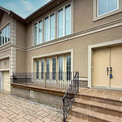 18,&nbsp;Mullet, Newtonbrook East, Toronto