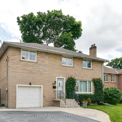 Premium freehold home for sale: 11, Urbandale, Newtonbrook East, Toronto