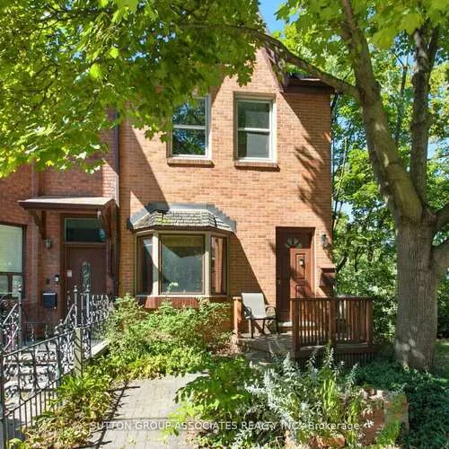 Premium freehold home for sale: 250, Robert, University, Toronto