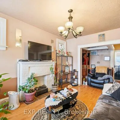 105,&nbsp;Rogers, Oakwood Village, Toronto