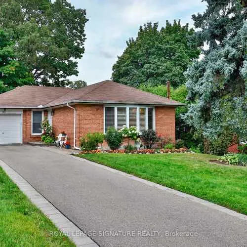 Premium freehold home for sale: 25, Fenelon, Parkwoods-Donalda, Toronto