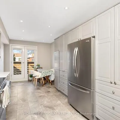 204,&nbsp;Roxton, Trinity-Bellwoods, Toronto