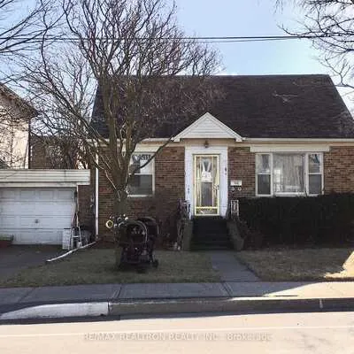 155,&nbsp;Dell Park, Englemount-Lawrence, Toronto