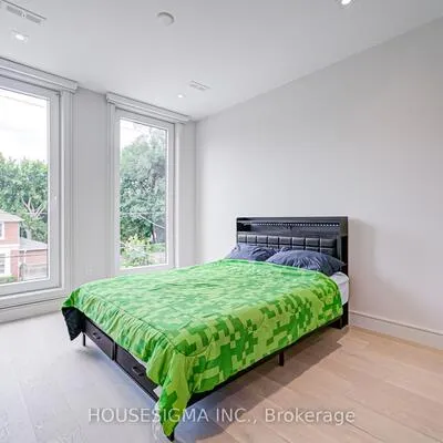 151,&nbsp;Dewbourne, Humewood-Cedarvale, Toronto