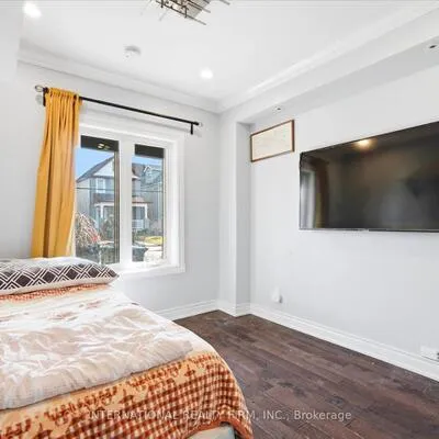 568,&nbsp;Delaware, Wychwood, Toronto