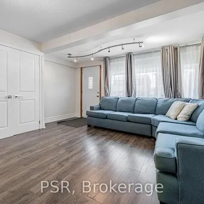 285,&nbsp;Robina, Oakwood Village, Toronto