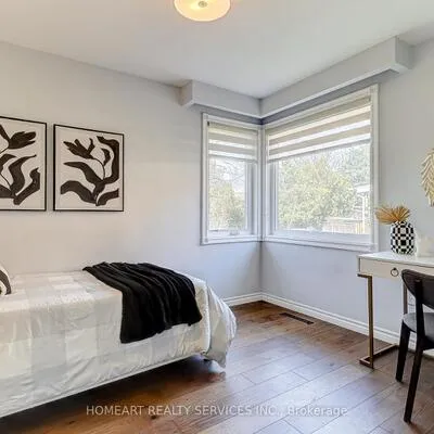 280,&nbsp;Waterloo, Bathurst Manor, Toronto