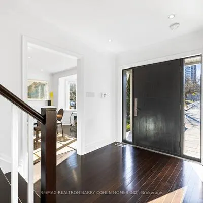 215,&nbsp;Lonsmount, Forest Hill South, Toronto