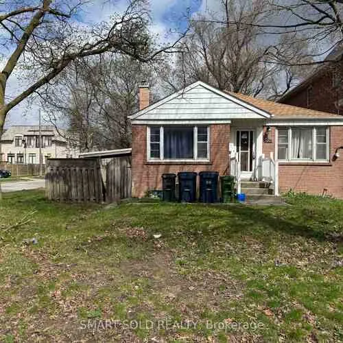 Premium freehold home for sale: 204, Cameron, Lansing-Westgate, Toronto