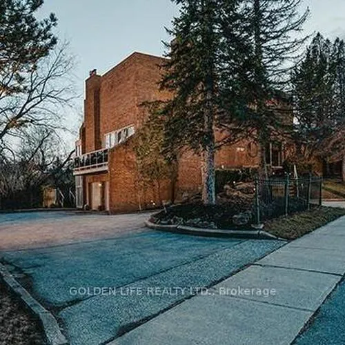 Premium freehold home for sale: 1, Garnier, Bayview Woods-Steeles, Toronto