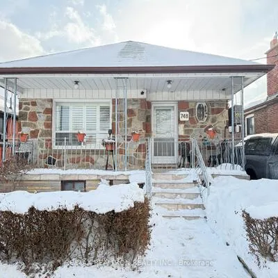 748,&nbsp;Vaughan, Oakwood Village, Toronto