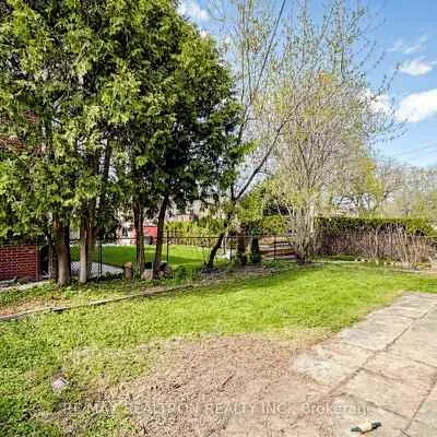 90,&nbsp;Holmes, Willowdale East, Toronto